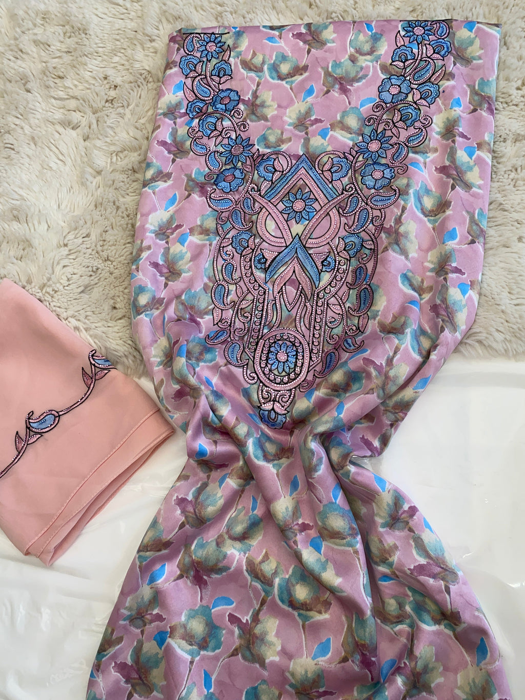 حرير إندونيسي مع الشيلة