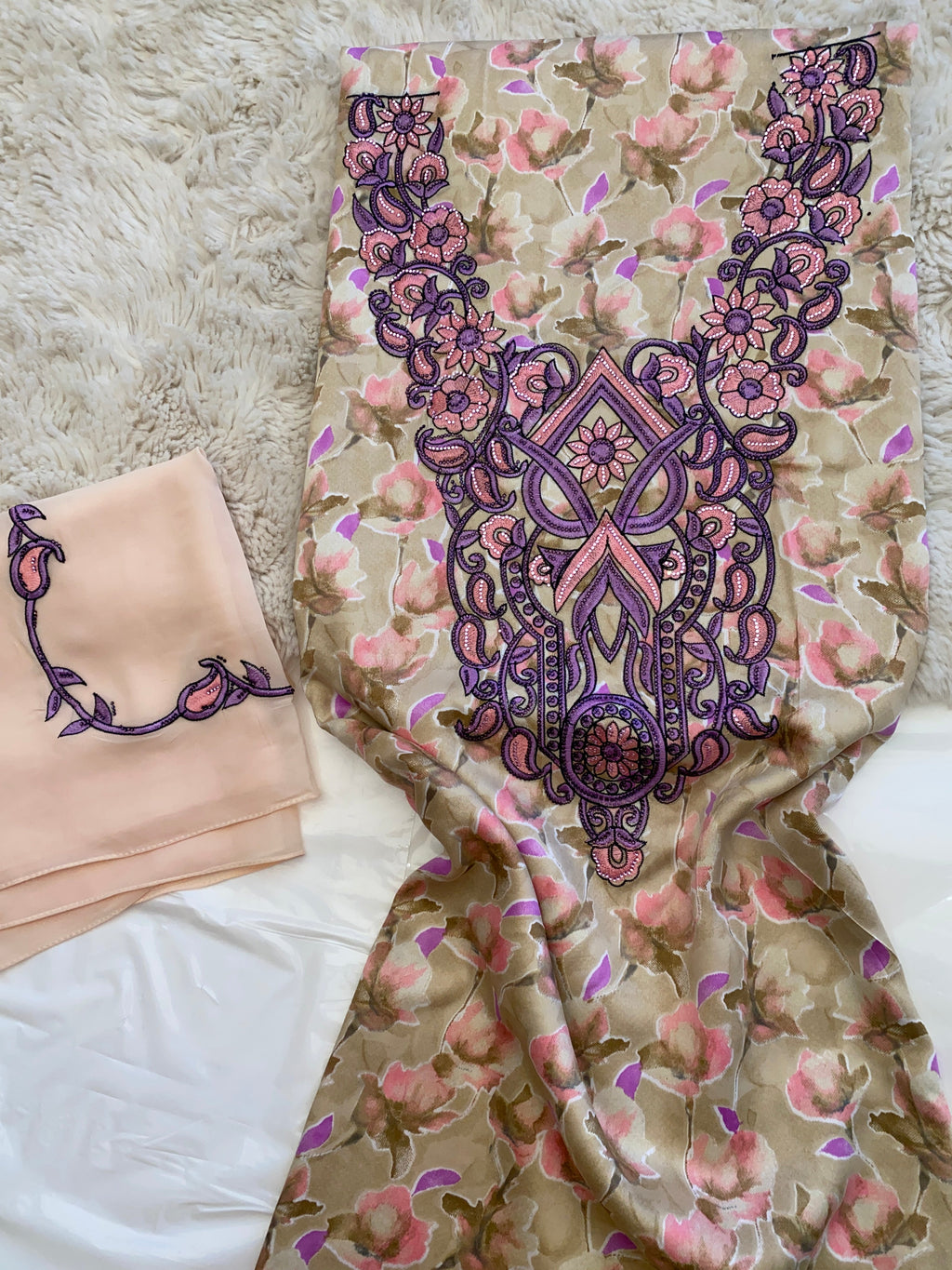 حرير إندونيسي مع الشيلة